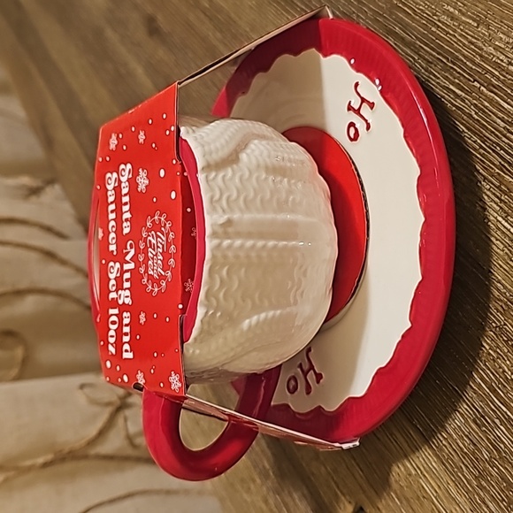10 oz. Santa mug & saucer set - Picture 3 of 3
